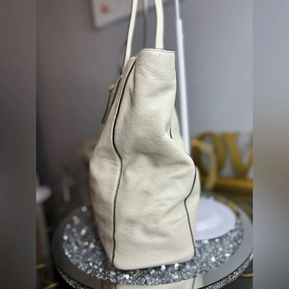 Coach 2017 Pebble Leather Town Tote in the color Chalk EUC - Picture 10 of 17